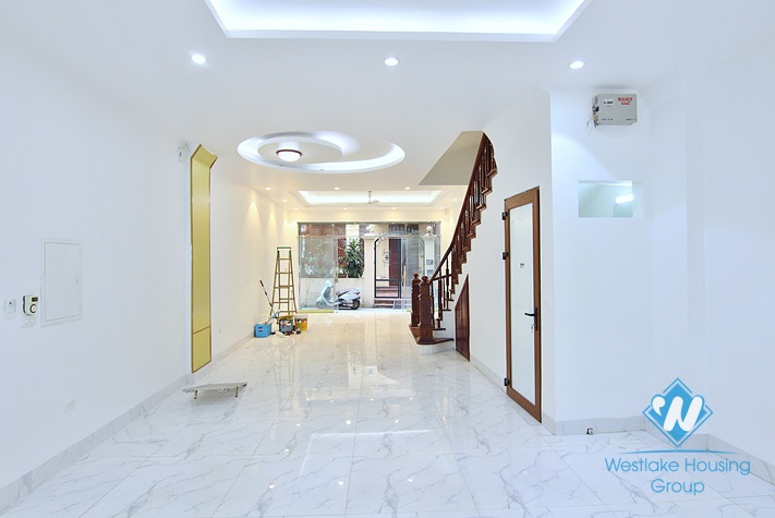 A newly 4 bedroom house for rent in Tay Ho, Ha Noi